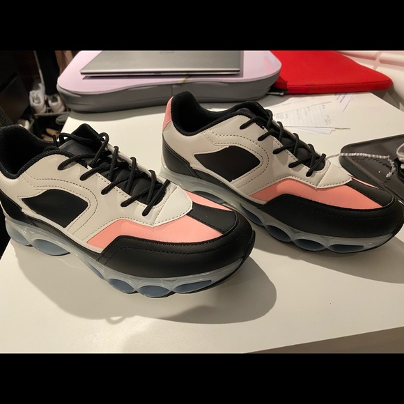 Running shoes - Picture 2 of 3